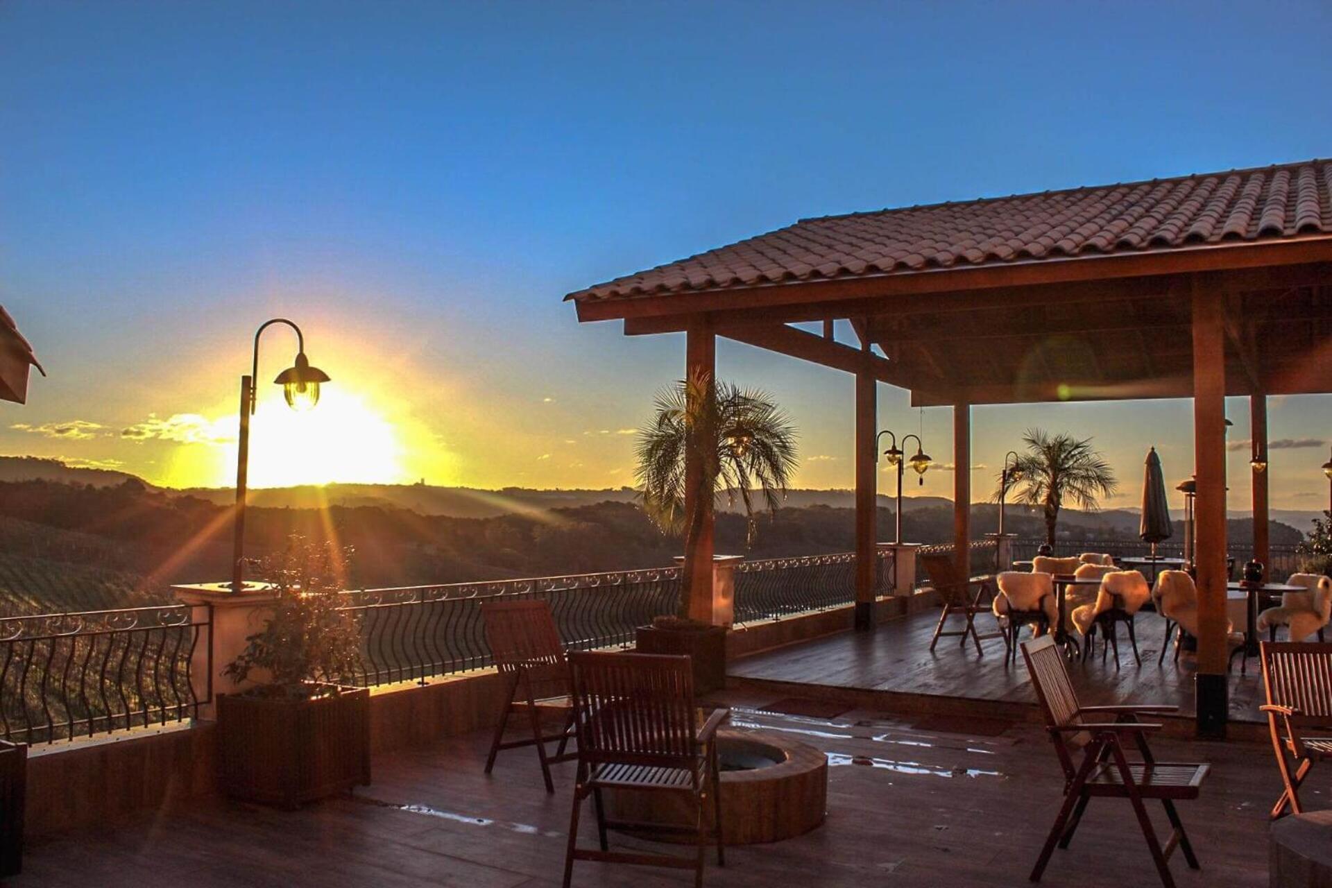 Spa Do Vinho Condominio Vitivinicola Bento Gonçalves Extérieur photo Sunset at the hotel