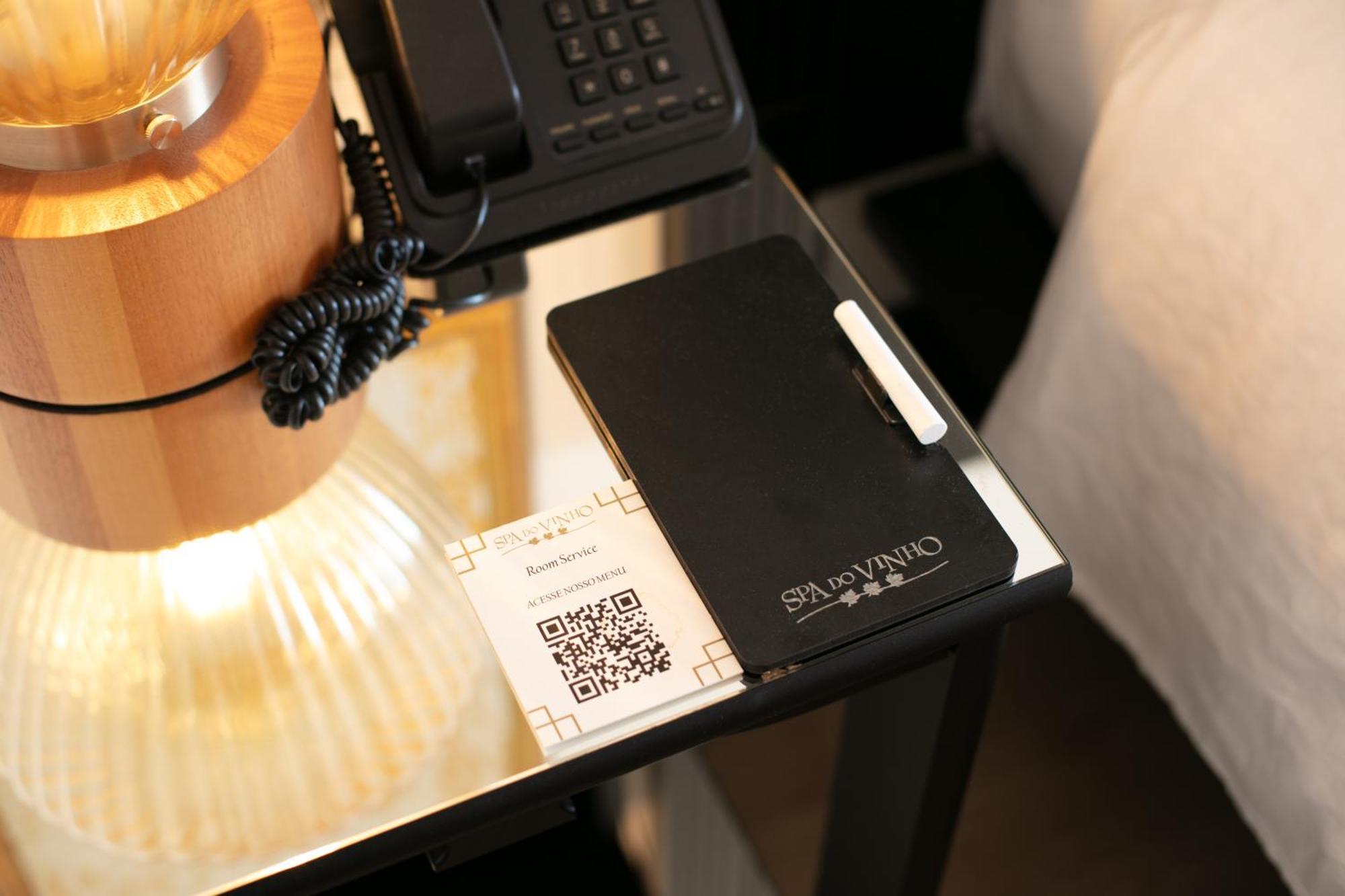 Spa Do Vinho Condominio Vitivinicola Bento Gonçalves Extérieur photo A QR code on a hotel room service card