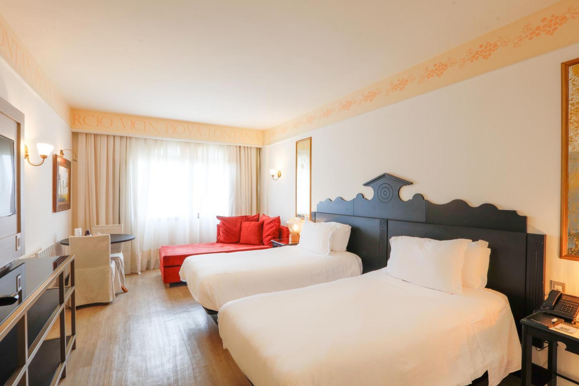 Spa Do Vinho Condominio Vitivinicola Bento Gonçalves Extérieur photo A typical room at a Novotel