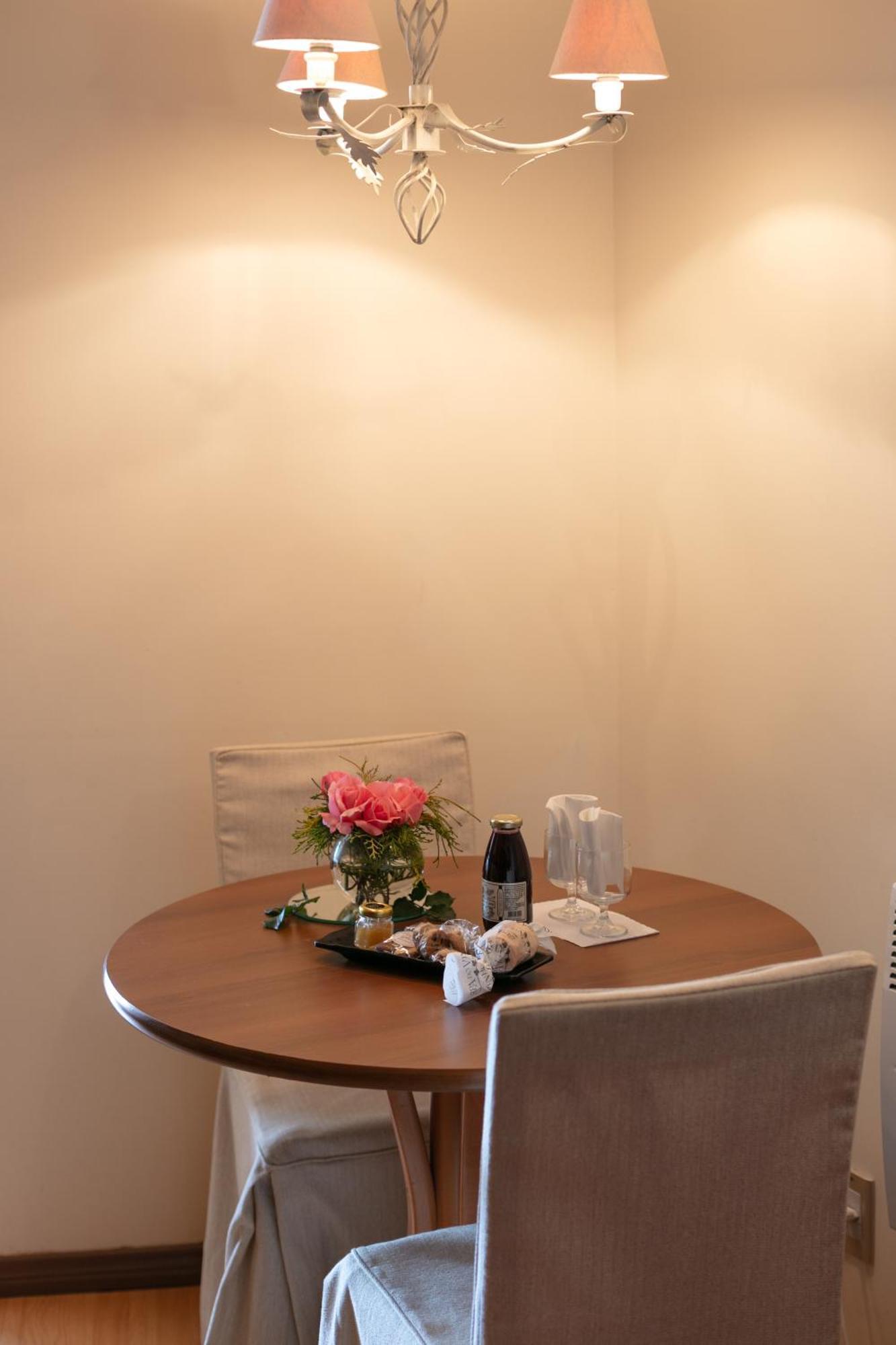Spa Do Vinho Condominio Vitivinicola Bento Gonçalves Extérieur photo A table with a white tablecloth