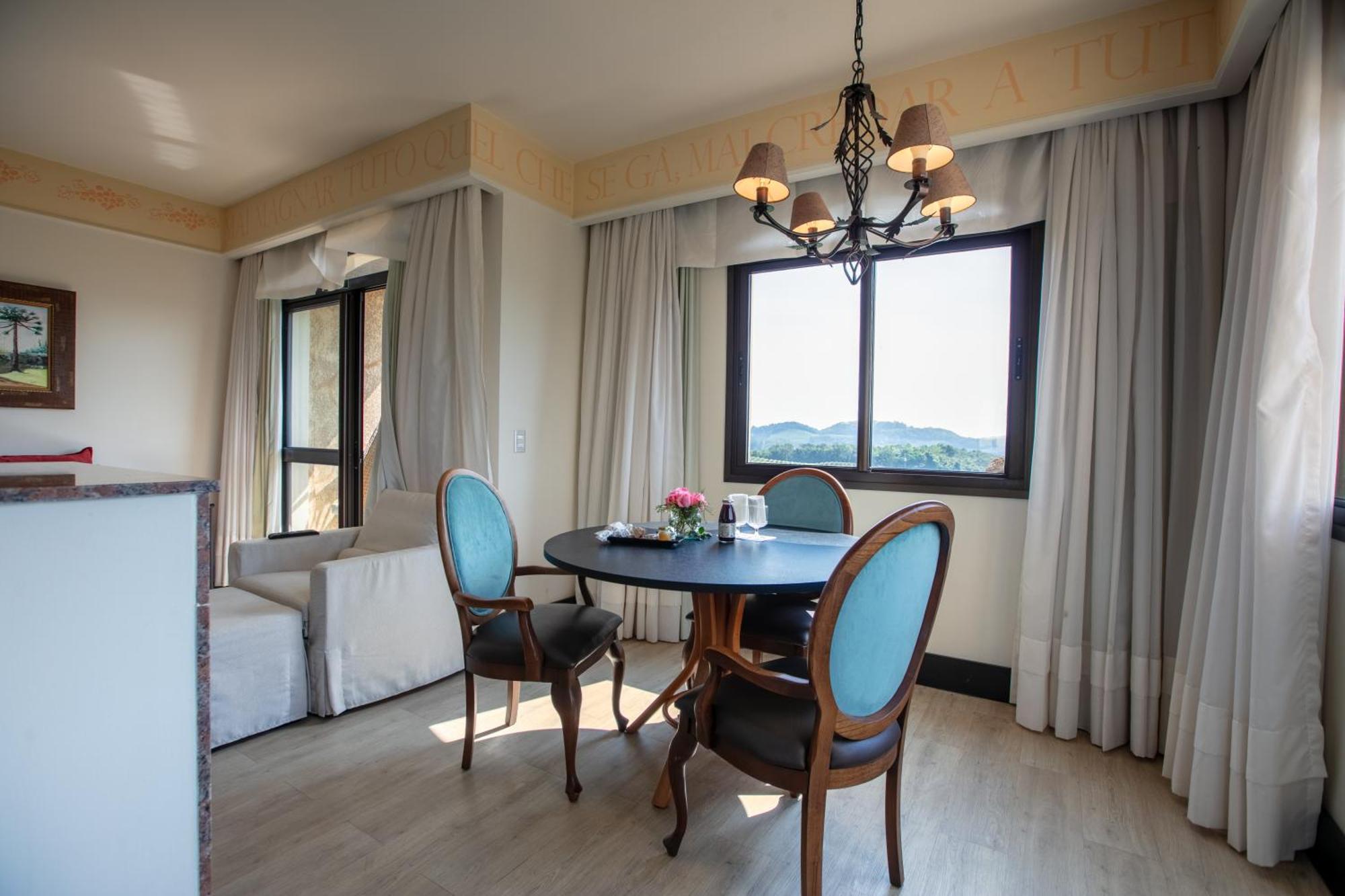 Spa Do Vinho Condominio Vitivinicola Bento Gonçalves Extérieur photo A dining room